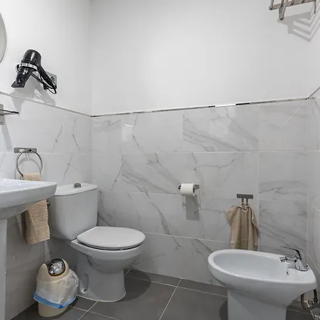Center Apartment *